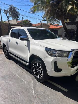 TOYOTA HILUX 2.8 D-4D TURBO DIESEL CD SRV 4X4 AUTOMÁTICO